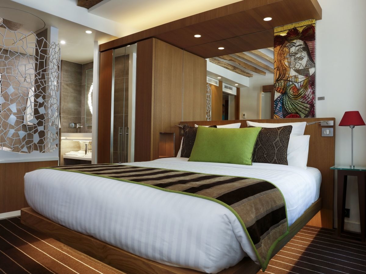 Select Hotel