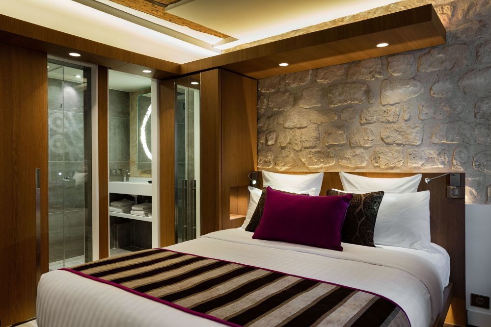 Select Hotel