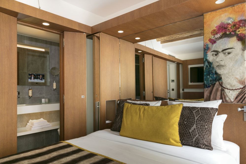 Select Hotel